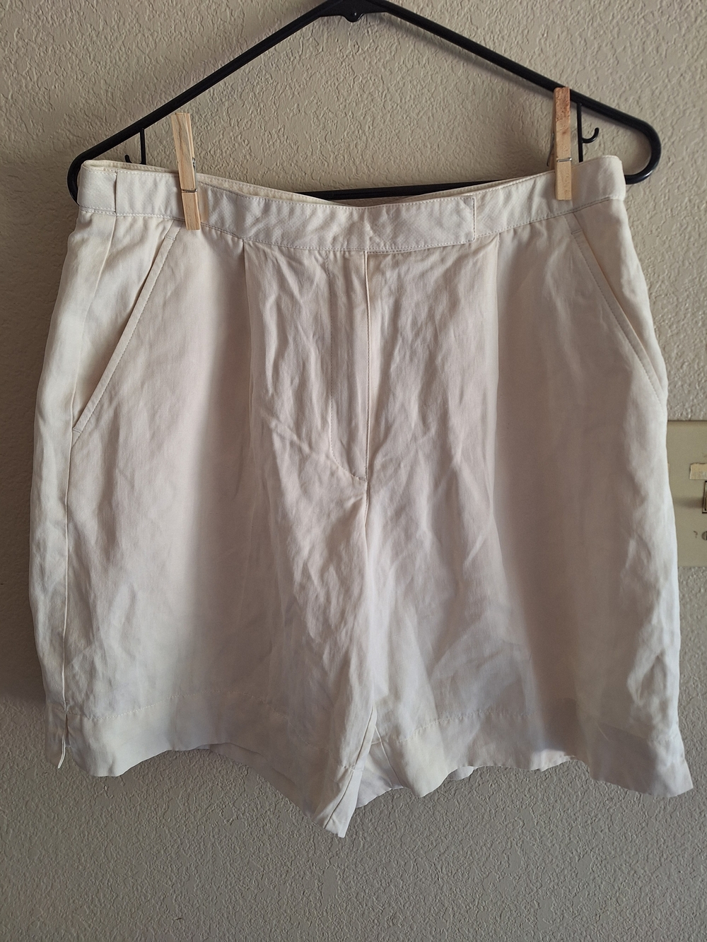 High-Rise Cream Athletic Golf Shorts By Liz Golf with Front Pockets